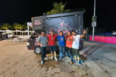 ทีมงาน I Am Pizza Food Truck ร่วมงาน